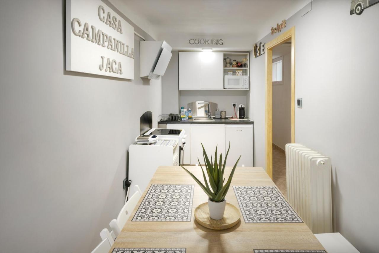 Hotel Casa Campanilla Jaca Esterno foto